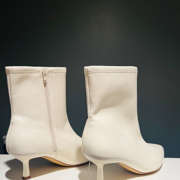 NW|White Mid-Heel Sock Boots|Size 9|Faux Leather|Pointed Toe Ankle Booties - Picture 5 of 6